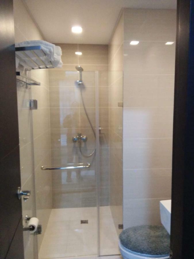 101 Newport Boulevard C1 Apartment Manila Bagian luar foto