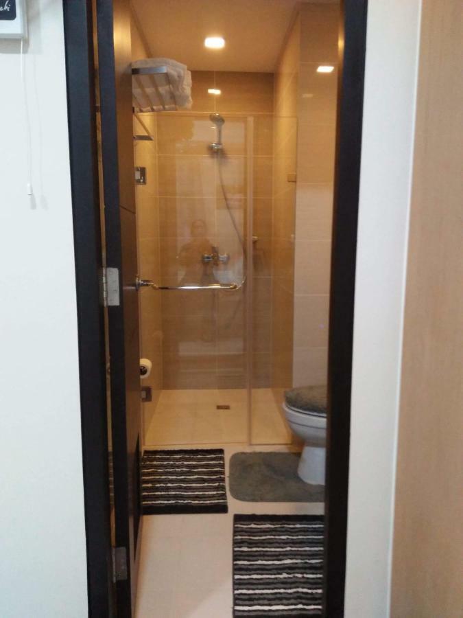 101 Newport Boulevard C1 Apartment Manila Bagian luar foto