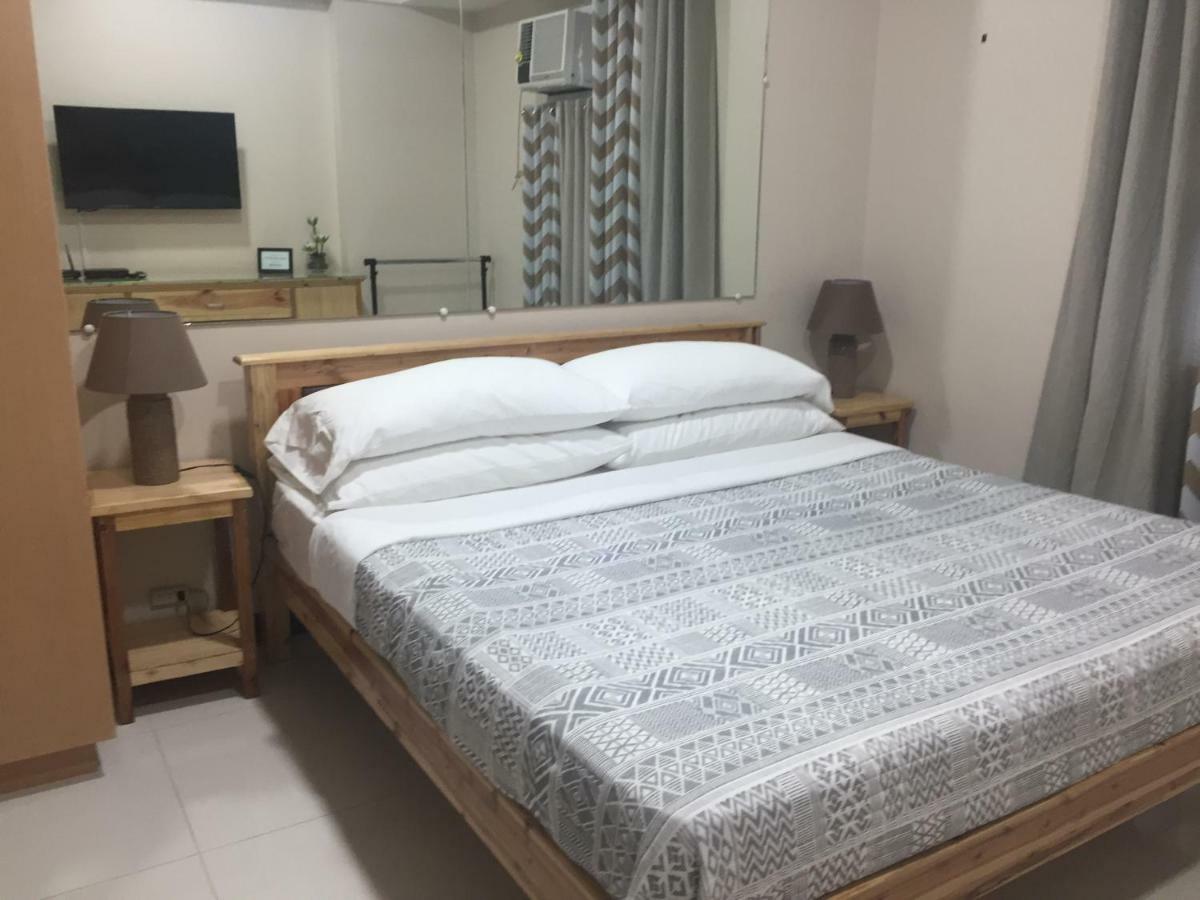 101 Newport Boulevard C1 Apartment Manila Bagian luar foto